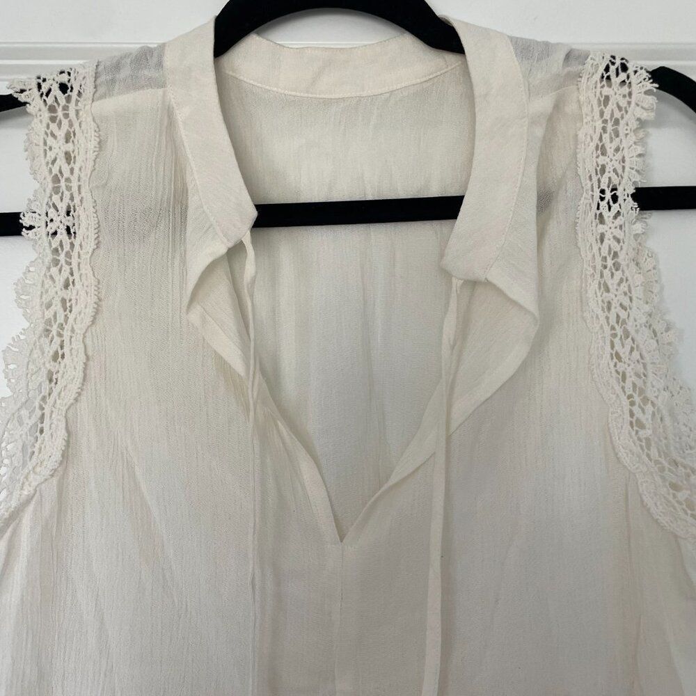Love on a Hanger Boho Top Women M Ivory Lace Trim Sleeveless Tie Romantic NWT - Picture 4 of 9